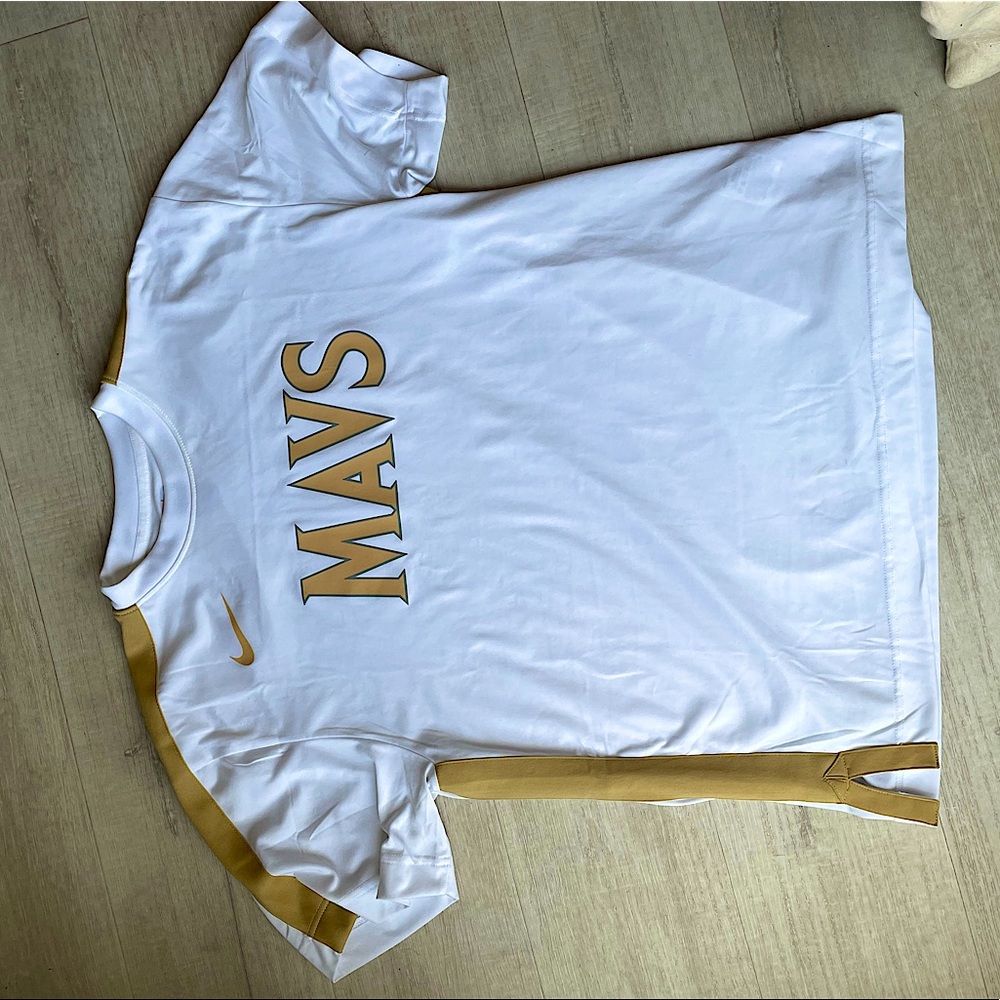 Dallas Mavericks NBA Official Tee Shirt White and Gold Medium